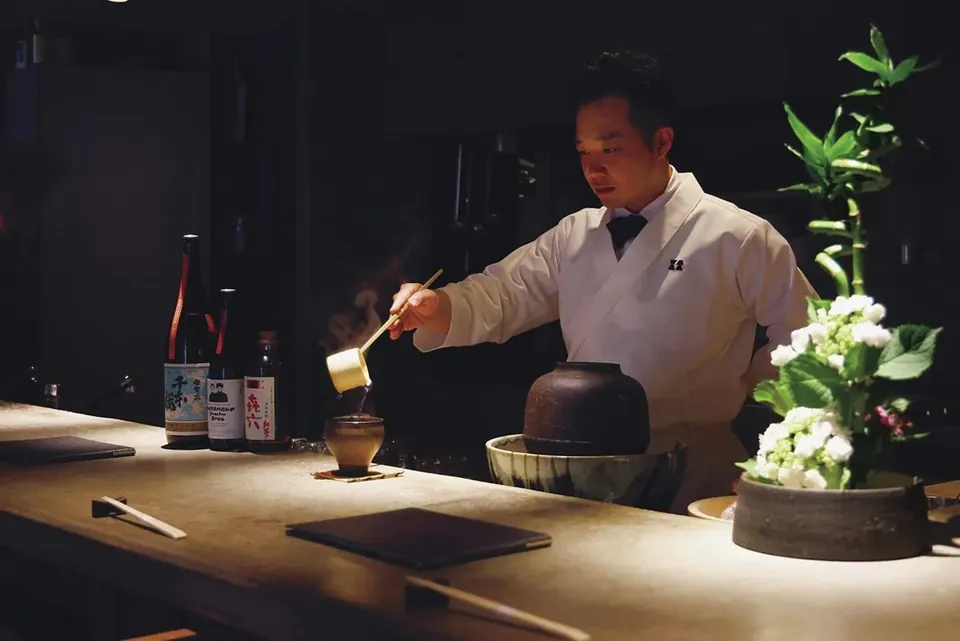 國酒 松（宮崎・宮崎市）｜ 焼酎を“点てる”ように供し宮崎の…